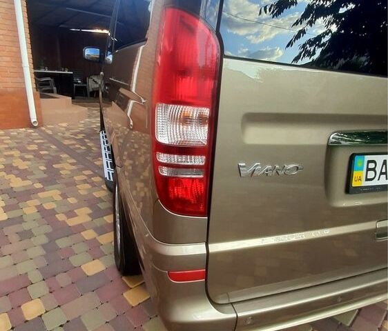 Коричневый Мерседес Виано, объемом двигателя 2.1 л и пробегом 120 тыс. км за 30000 $, фото 2 на Automoto.ua