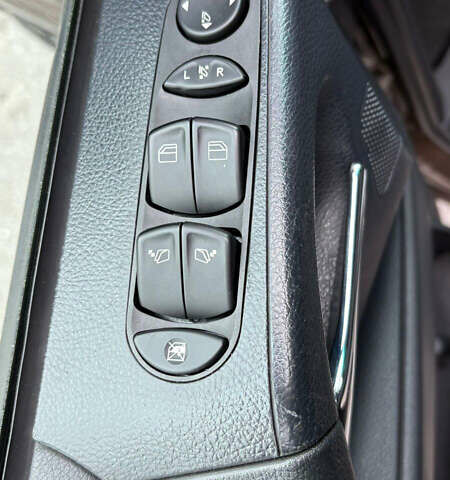 Коричневый Мерседес Виано, объемом двигателя 2.15 л и пробегом 236 тыс. км за 20700 $, фото 8 на Automoto.ua