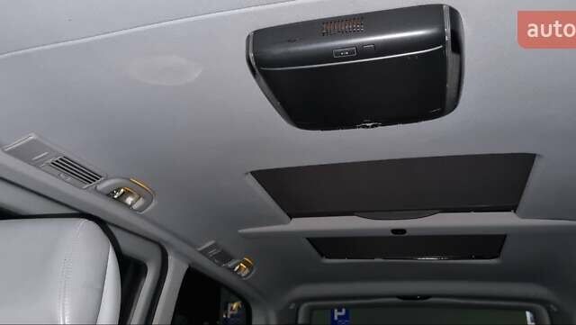 Красный Мерседес Виано, объемом двигателя 2.14 л и пробегом 222 тыс. км за 21500 $, фото 4 на Automoto.ua