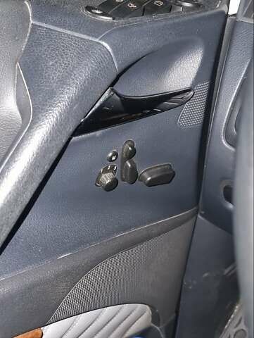 Красный Мерседес Виано, объемом двигателя 2.14 л и пробегом 222 тыс. км за 21500 $, фото 2 на Automoto.ua