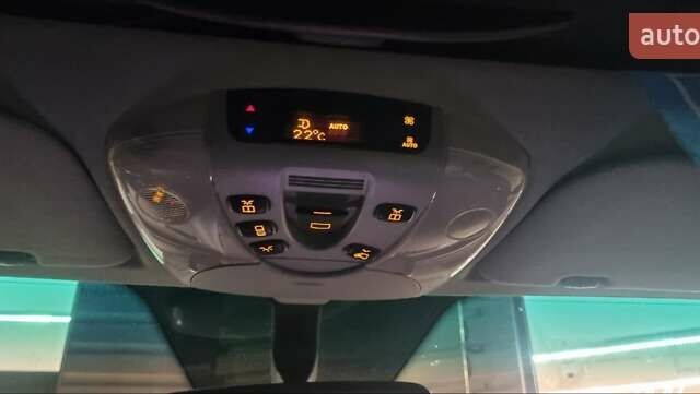 Красный Мерседес Виано, объемом двигателя 2.14 л и пробегом 222 тыс. км за 21500 $, фото 5 на Automoto.ua