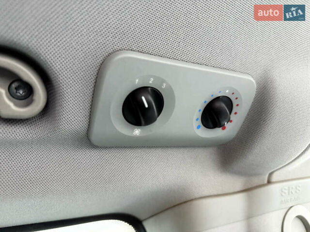 Мерседес Виано, объемом двигателя 2.2 л и пробегом 447 тыс. км за 12000 $, фото 31 на Automoto.ua