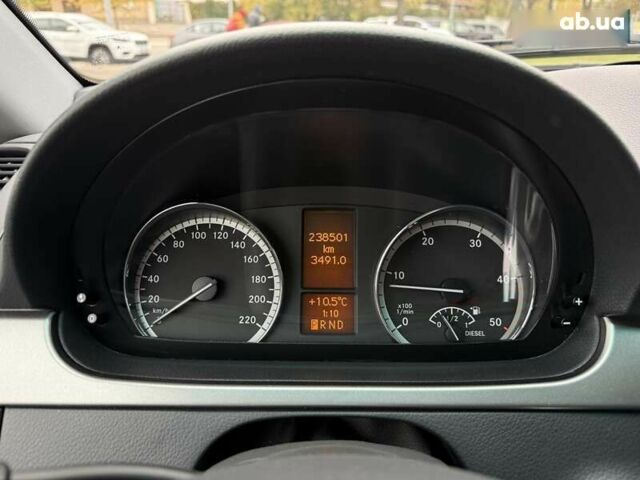 Мерседес Віано, об'ємом двигуна 2.1 л та пробігом 238 тис. км за 21500 $, фото 22 на Automoto.ua