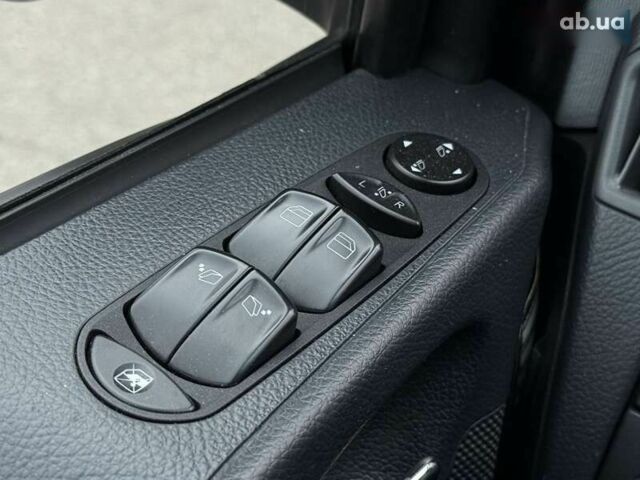 Мерседес Віано, об'ємом двигуна 2.1 л та пробігом 238 тис. км за 21500 $, фото 26 на Automoto.ua