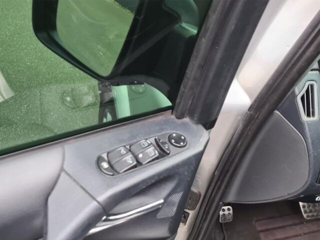 Сірий Мерседес Виано пас., об'ємом двигуна 2.2 л та пробігом 303 тис. км за 12690 $, фото 23 на Automoto.ua