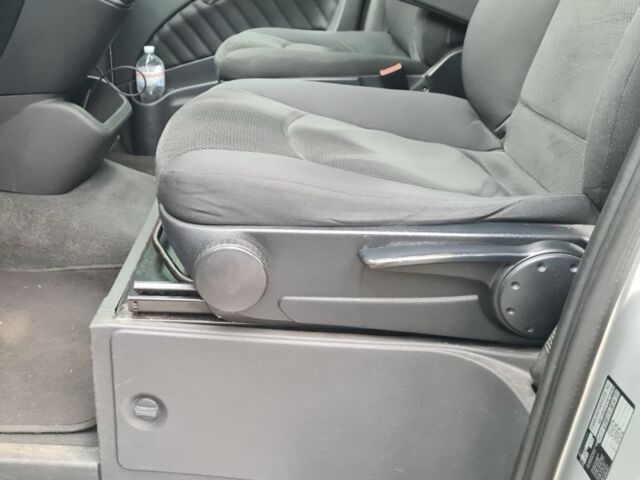 Сірий Мерседес Виано пас., об'ємом двигуна 2.2 л та пробігом 303 тис. км за 12690 $, фото 21 на Automoto.ua