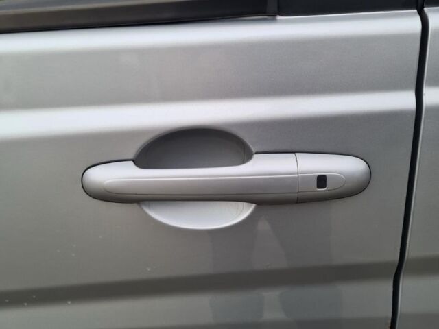 Сірий Мерседес Виано пас., об'ємом двигуна 2.2 л та пробігом 303 тис. км за 12690 $, фото 12 на Automoto.ua