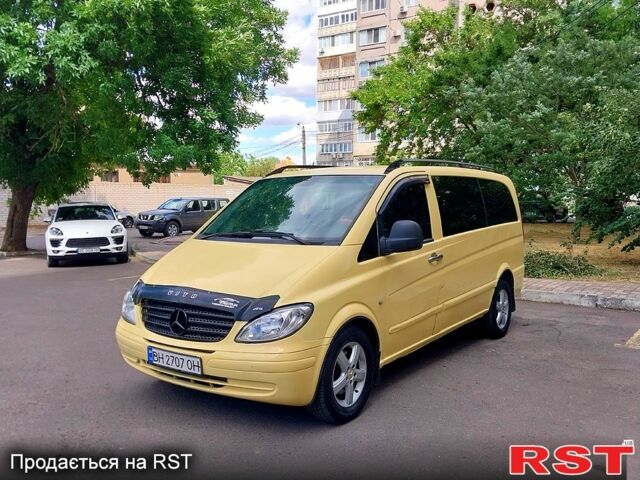 Желтый Мерседес Виано, объемом двигателя 2.2 л и пробегом 250 тыс. км за 7000 $, фото 2 на Automoto.ua