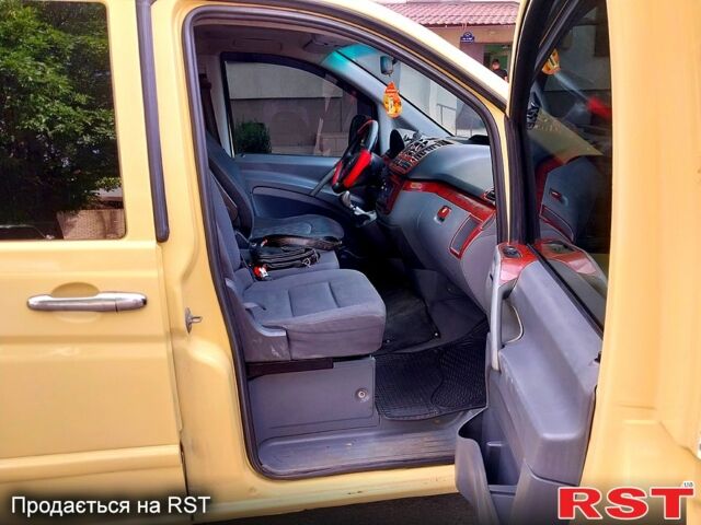 Желтый Мерседес Виано, объемом двигателя 2.2 л и пробегом 250 тыс. км за 7000 $, фото 9 на Automoto.ua