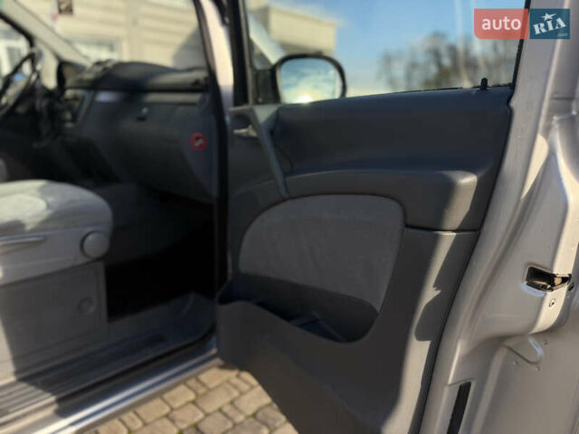 Серый Мерседес Виано, объемом двигателя 2.15 л и пробегом 442 тыс. км за 9500 $, фото 26 на Automoto.ua