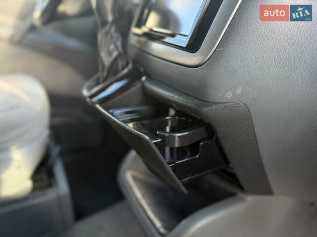 Серый Мерседес Виано, объемом двигателя 2.15 л и пробегом 442 тыс. км за 9500 $, фото 30 на Automoto.ua