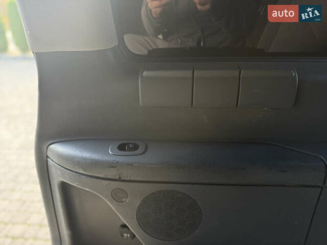 Серый Мерседес Виано, объемом двигателя 2.15 л и пробегом 442 тыс. км за 9500 $, фото 37 на Automoto.ua