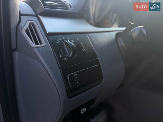 Серый Мерседес Виано, объемом двигателя 2.15 л и пробегом 442 тыс. км за 9500 $, фото 22 на Automoto.ua