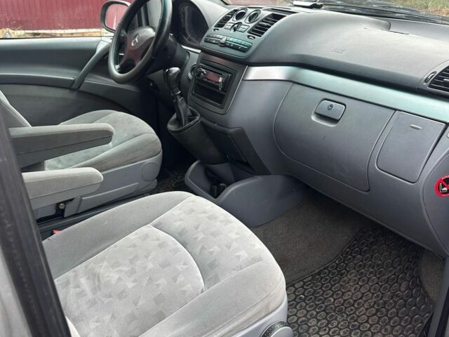 Серый Мерседес Виано, объемом двигателя 2.2 л и пробегом 210 тыс. км за 5600 $, фото 2 на Automoto.ua