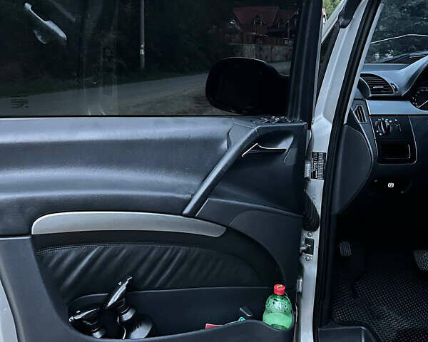 Сірий Мерседес Віано, об'ємом двигуна 2.15 л та пробігом 271 тис. км за 12800 $, фото 17 на Automoto.ua