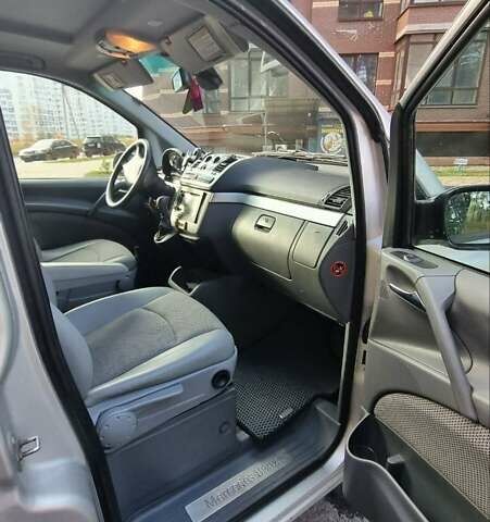 Серый Мерседес Виано, объемом двигателя 2.99 л и пробегом 372 тыс. км за 11300 $, фото 22 на Automoto.ua