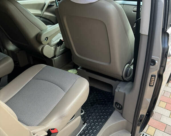 Серый Мерседес Виано, объемом двигателя 2.14 л и пробегом 308 тыс. км за 9900 $, фото 14 на Automoto.ua