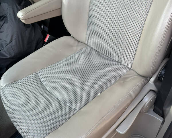 Сірий Мерседес Віано, об'ємом двигуна 2.14 л та пробігом 308 тис. км за 9900 $, фото 19 на Automoto.ua