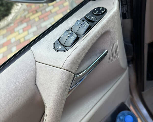 Сірий Мерседес Віано, об'ємом двигуна 2.14 л та пробігом 308 тис. км за 9900 $, фото 23 на Automoto.ua