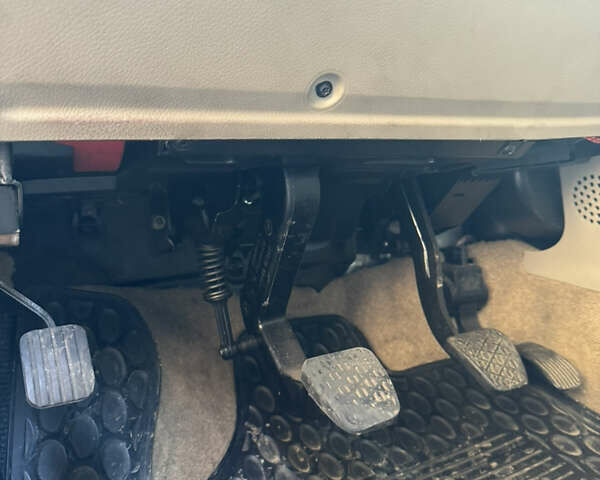 Сірий Мерседес Віано, об'ємом двигуна 2.14 л та пробігом 308 тис. км за 9900 $, фото 21 на Automoto.ua