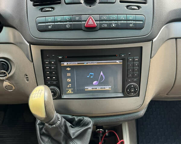 Серый Мерседес Виано, объемом двигателя 2.14 л и пробегом 308 тыс. км за 9900 $, фото 12 на Automoto.ua