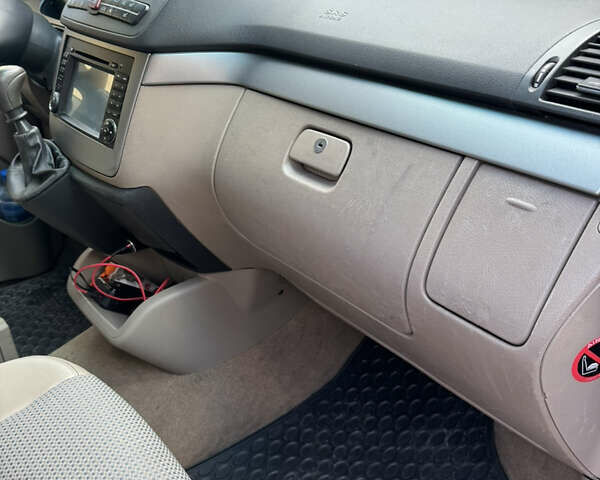 Сірий Мерседес Віано, об'ємом двигуна 2.14 л та пробігом 308 тис. км за 9900 $, фото 17 на Automoto.ua