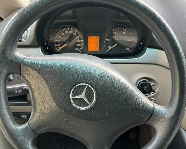 Серый Мерседес Виано, объемом двигателя 2.14 л и пробегом 308 тыс. км за 9900 $, фото 10 на Automoto.ua