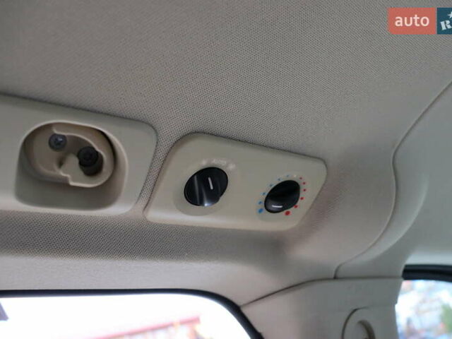 Серый Мерседес Виано, объемом двигателя 2.15 л и пробегом 327 тыс. км за 14900 $, фото 33 на Automoto.ua