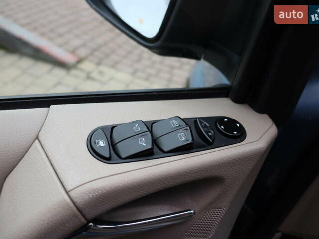 Серый Мерседес Виано, объемом двигателя 2.15 л и пробегом 327 тыс. км за 14900 $, фото 12 на Automoto.ua