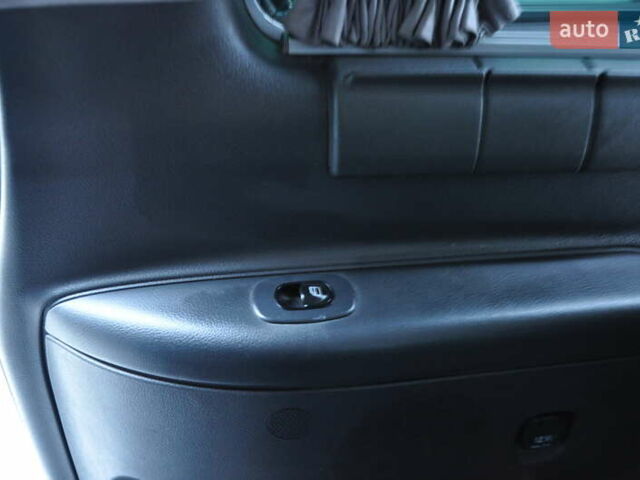 Серый Мерседес Виано, объемом двигателя 2.14 л и пробегом 202 тыс. км за 19900 $, фото 21 на Automoto.ua