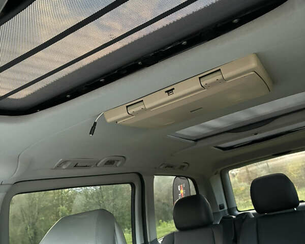 Сірий Мерседес Віано, об'ємом двигуна 2.15 л та пробігом 330 тис. км за 15999 $, фото 2 на Automoto.ua