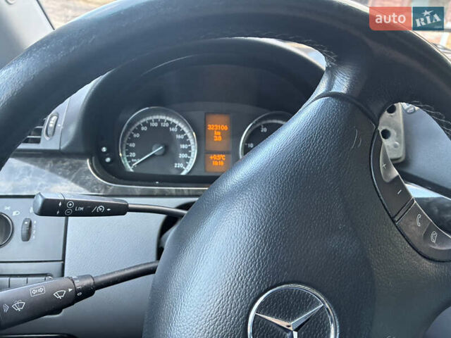 Сірий Мерседес Віано, об'ємом двигуна 2.15 л та пробігом 330 тис. км за 15999 $, фото 1 на Automoto.ua