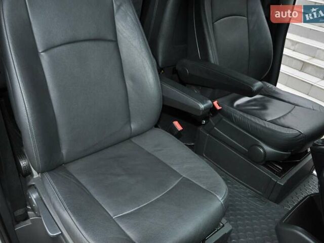 Серый Мерседес Виано, объемом двигателя 2.14 л и пробегом 202 тыс. км за 19900 $, фото 27 на Automoto.ua