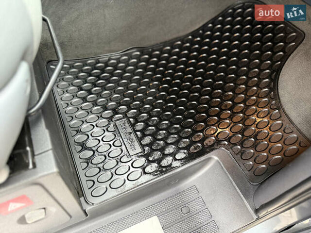 Серый Мерседес Виано, объемом двигателя 3 л и пробегом 279 тыс. км за 22500 $, фото 21 на Automoto.ua