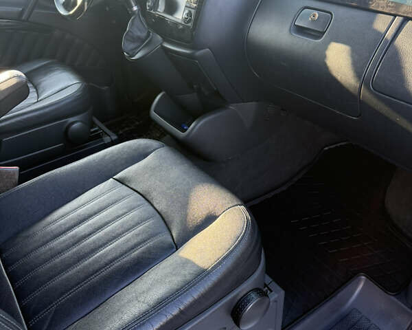 Серый Мерседес Виано, объемом двигателя 2.99 л и пробегом 289 тыс. км за 24500 $, фото 8 на Automoto.ua