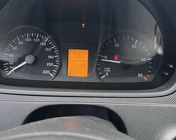 Серый Мерседес Виано, объемом двигателя 2.14 л и пробегом 206 тыс. км за 11900 $, фото 6 на Automoto.ua