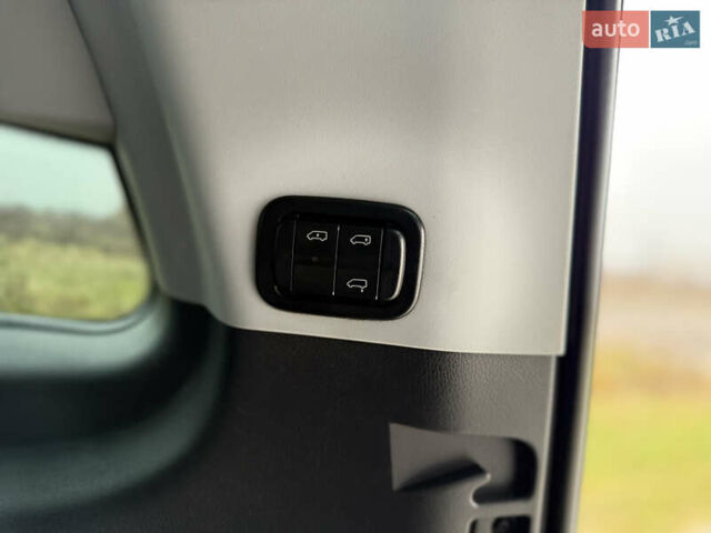 Серый Мерседес Виано, объемом двигателя 3 л и пробегом 279 тыс. км за 22500 $, фото 31 на Automoto.ua