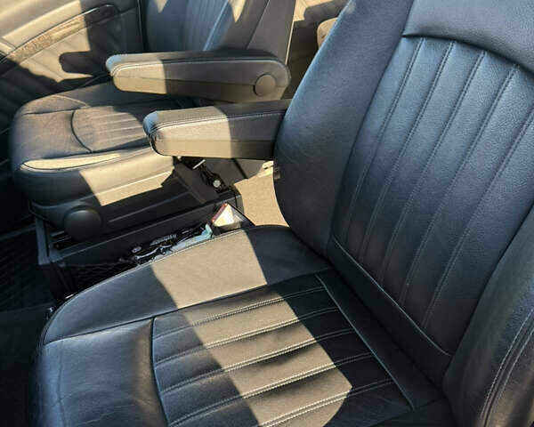 Серый Мерседес Виано, объемом двигателя 2.99 л и пробегом 289 тыс. км за 24500 $, фото 2 на Automoto.ua