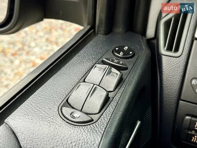 Серый Мерседес Виано, объемом двигателя 2.99 л и пробегом 396 тыс. км за 22000 $, фото 20 на Automoto.ua