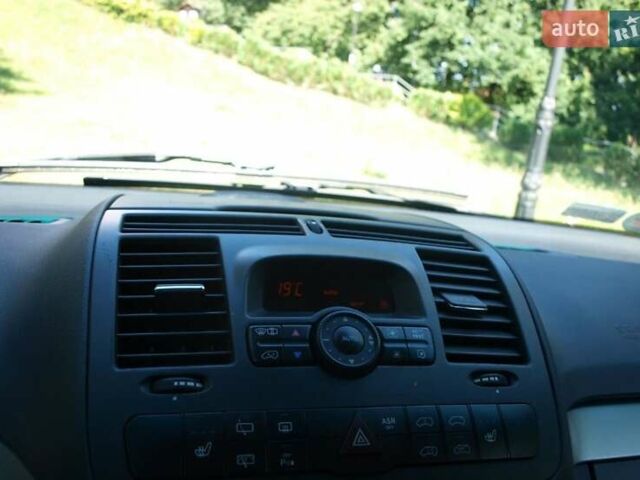 Серый Мерседес Виано, объемом двигателя 3 л и пробегом 239 тыс. км за 15000 $, фото 18 на Automoto.ua