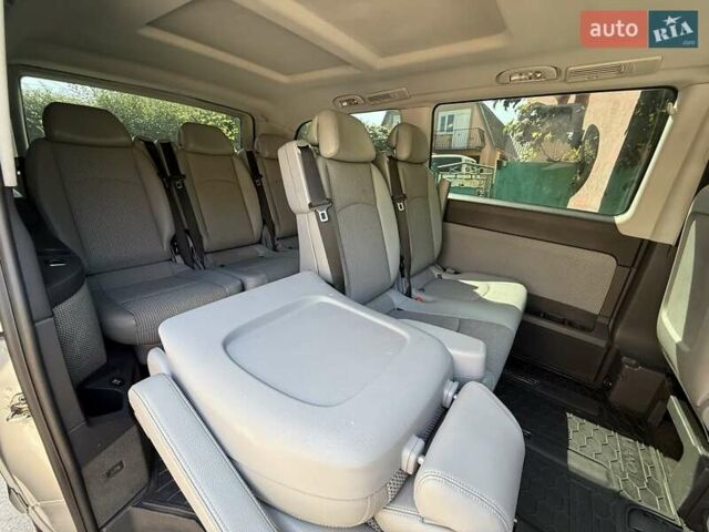 Серый Мерседес Виано, объемом двигателя 2.14 л и пробегом 293 тыс. км за 17900 $, фото 10 на Automoto.ua