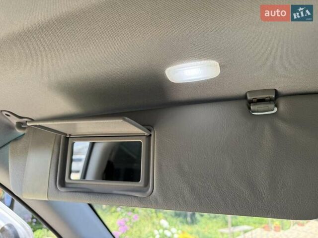 Серый Мерседес Виано, объемом двигателя 2.14 л и пробегом 293 тыс. км за 17900 $, фото 35 на Automoto.ua