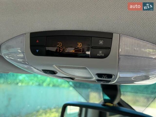 Серый Мерседес Виано, объемом двигателя 2.14 л и пробегом 293 тыс. км за 17900 $, фото 18 на Automoto.ua