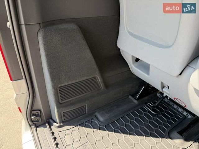 Серый Мерседес Виано, объемом двигателя 2.14 л и пробегом 293 тыс. км за 17900 $, фото 15 на Automoto.ua