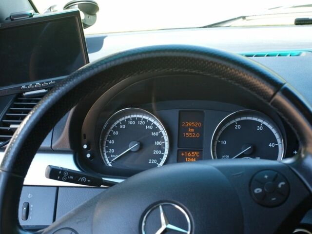 Серый Мерседес Виано, объемом двигателя 3 л и пробегом 224 тыс. км за 7700 $, фото 19 на Automoto.ua