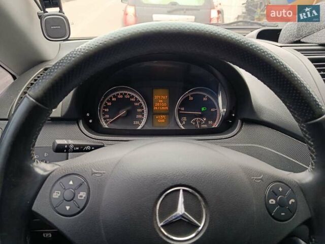 Серый Мерседес Виано, объемом двигателя 2.14 л и пробегом 371 тыс. км за 14000 $, фото 3 на Automoto.ua