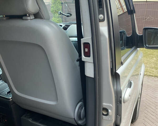 Серый Мерседес Виано, объемом двигателя 3.5 л и пробегом 305 тыс. км за 15700 $, фото 1 на Automoto.ua