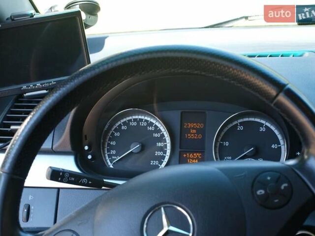 Серый Мерседес Виано, объемом двигателя 3 л и пробегом 239 тыс. км за 15000 $, фото 13 на Automoto.ua