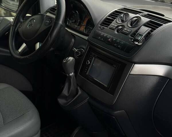 Серый Мерседес Виано, объемом двигателя 2.2 л и пробегом 221 тыс. км за 19900 $, фото 4 на Automoto.ua