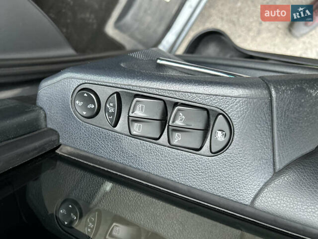 Серый Мерседес Виано, объемом двигателя 2.14 л и пробегом 392 тыс. км за 24000 $, фото 24 на Automoto.ua